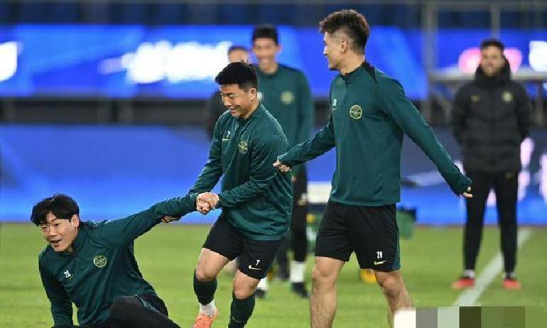 包含赛前浙江队备战中超，豪取连胜细节曝光，悬念犹存，资深球员宣示担当的词条